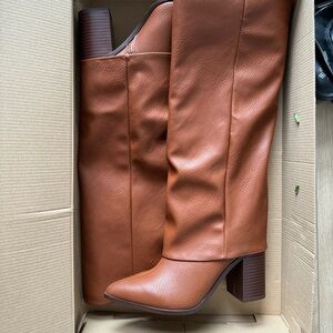 Vegan leather 90’s style foldover heeled boot